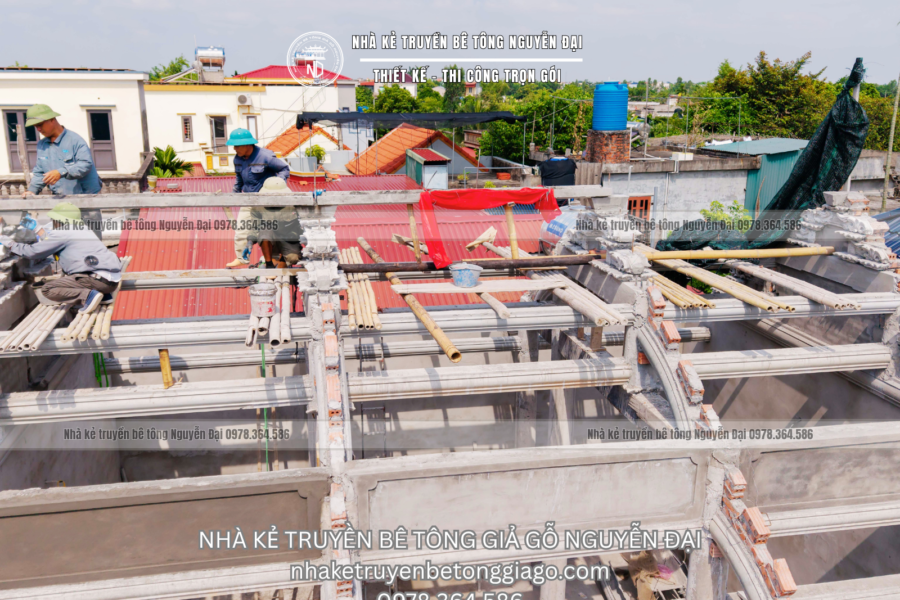 Quy Trình Trải Mành Lợp Mái Nhà Kẻ Truyền Bê Tông Giả Gỗ Chuẩn Kỹ Thuật - nhà kẻ truyền bê tông giả gỗ